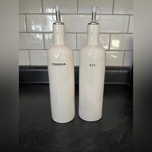 Rae Dunn Oil and Vinegar Set OG